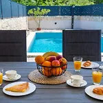 Villa Larus *