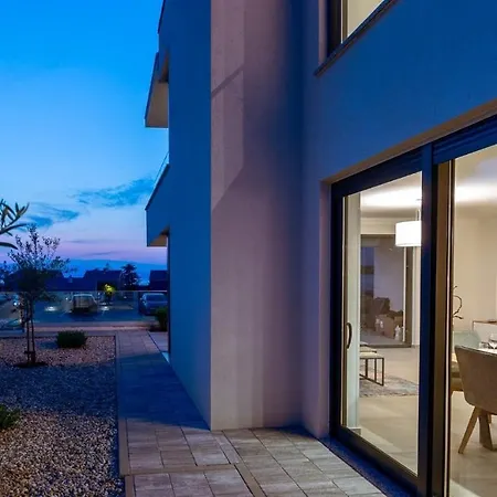 Larus Villa