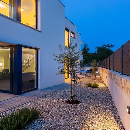 Villa Larus *
