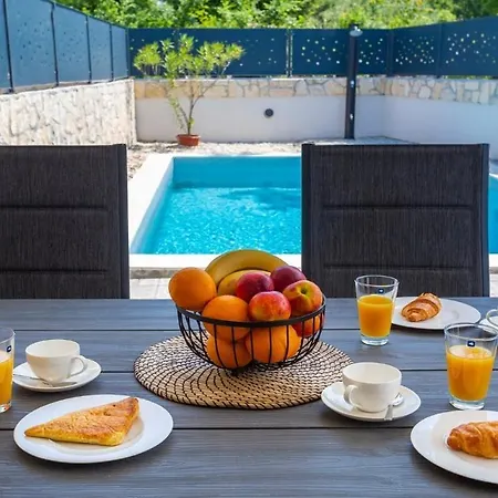 Villa Larus *
