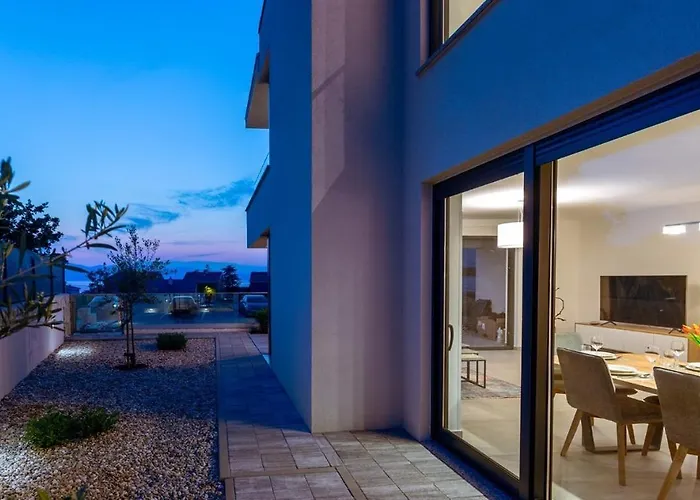 Larus Villa